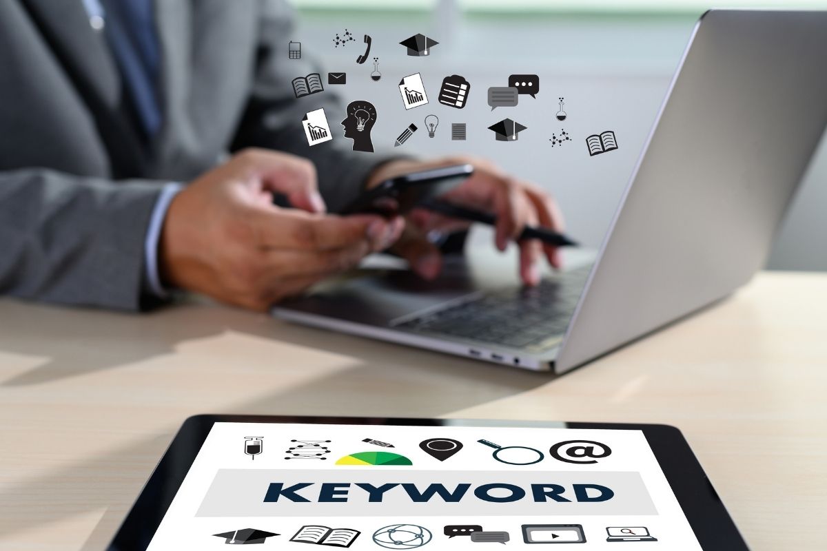 Keyword-Strategien zur gezielten Besuchergewinnung und Traffic-Steigerung im Online-Marketing